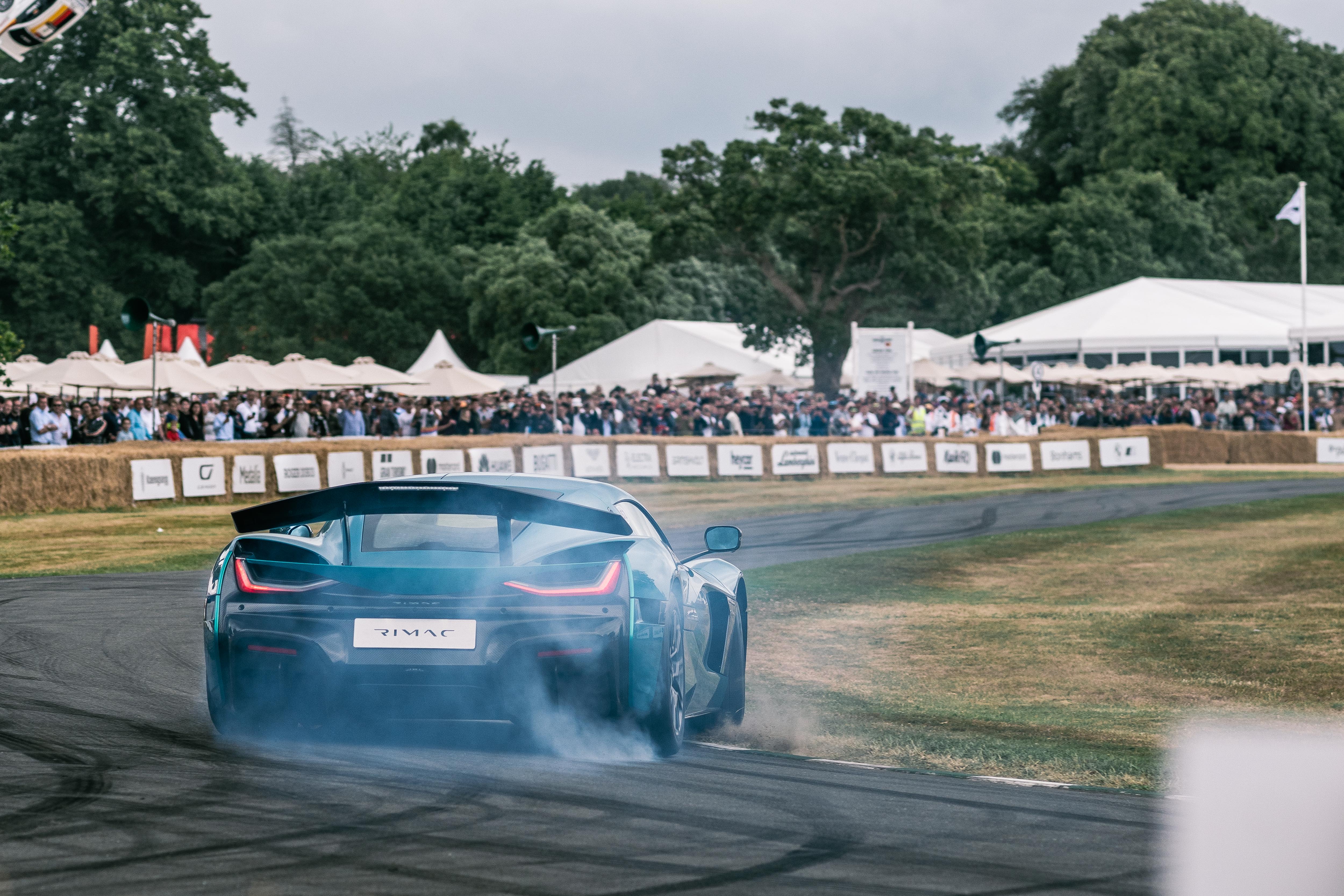 Watch an electric 'fan car' beat every car ever at Goodwood Hill