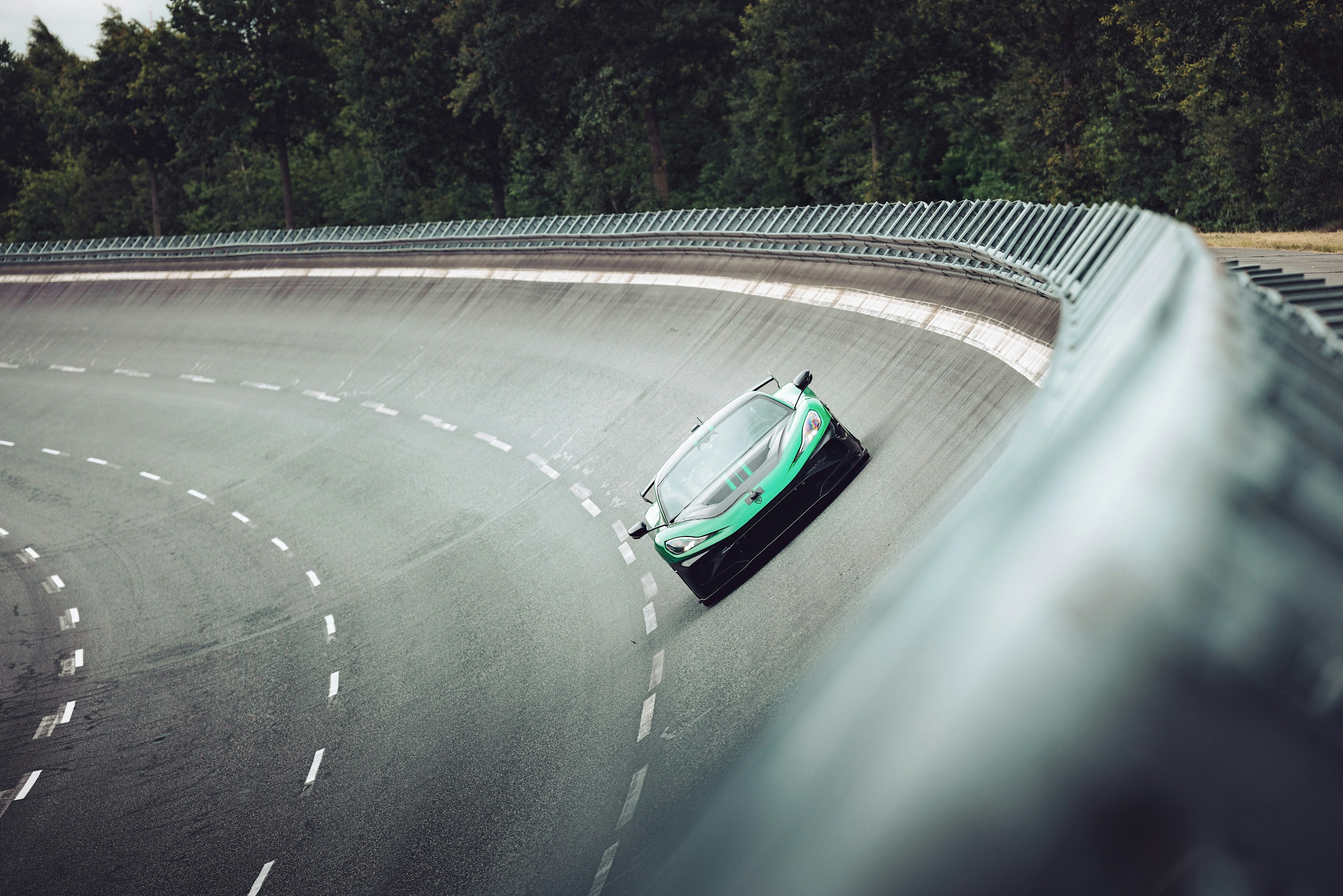 Rimac Nevera R en pista durante prueba de aceleración 0-400-0 km/h | EUROPA COCHE